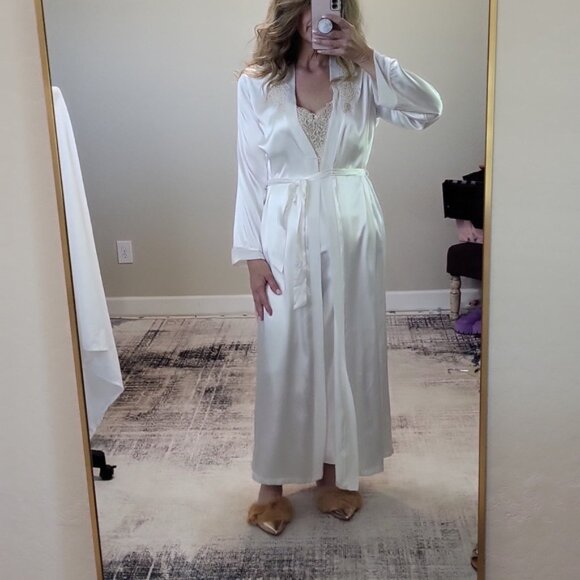 Linea Donatella White Silky Gown  Robe Delicate Silhouette Gown Adjustable S/M - Picture 1 of 15